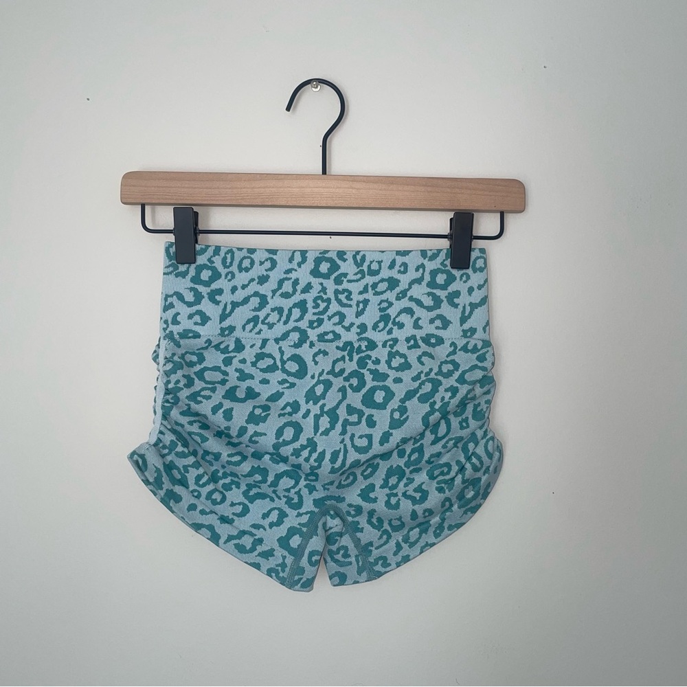 Blue Leopard Print Women's Shorts High Waisted Athletic Gym‎ Shorts